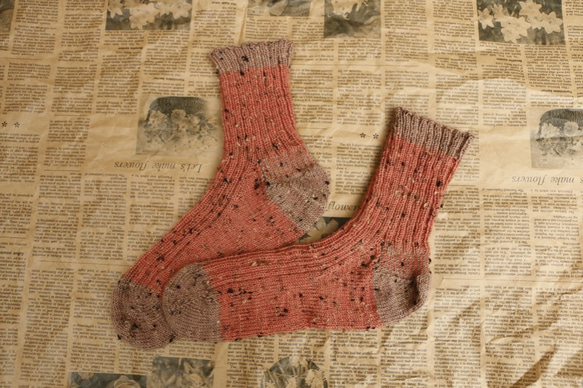 洗濯機で洗える手編みの靴下　Sappan Wood　ゆったりサイズ 3枚目の画像
