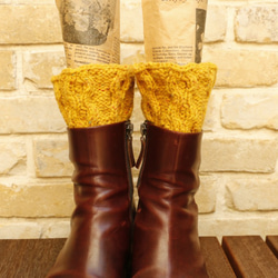 Mustard Cable Boots Toppers エクストラファインメリノウールで足元を暖かく！ 2枚目の画像