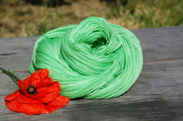 Moegi 手染めの極細毛糸　レース編みに最適　80% Extra Fine Merino + 20% Silk 1枚目の画像