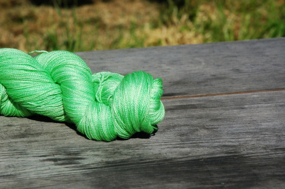 Moegi 手染めの極細毛糸　レース編みに最適　80% Extra Fine Merino + 20% Silk 4枚目の画像