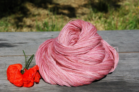 Momo Iro 手染めの極細毛糸　レース編みに最適　80% Extra Fine Merino + 20% Silk 1枚目の画像