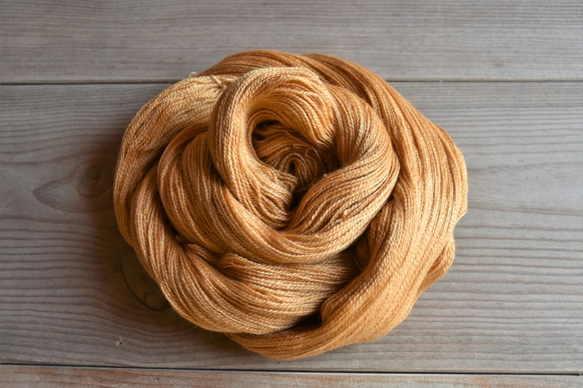 Akachikuba Iro 手染めの極細毛糸　80% Extra Fine Merino + 20% Silk 4枚目の画像