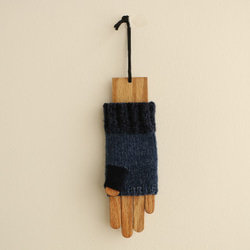 デニム柄の毛糸で編んだハンドウオ－マ－ 2枚目の画像