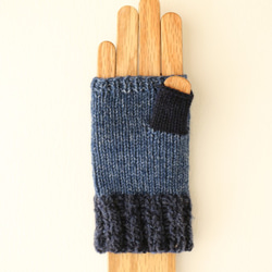 デニム柄の毛糸で編んだハンドウオ－マ－ 1枚目の画像