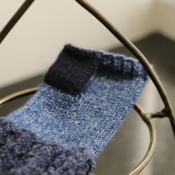デニム柄の毛糸で編んだハンドウオ－マ－ 5枚目の画像