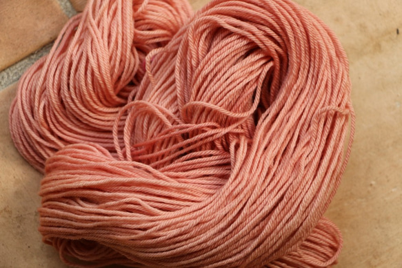 草木染のス－パ－ウオッシュメリノウ－ル100％　編みやすく、最高の手触り！Suou 4枚目の画像