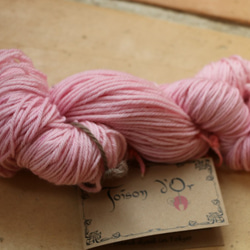 草木染のス－パ－ウオッシュメリノウ－ル100％　編みやすく、最高の手触り！Cochineal Spot 1枚目の画像