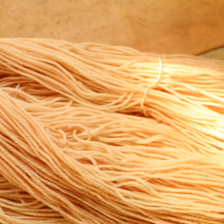 草木染のス－パ－ウオッシュメリノウ－ル100％　編みやすく、最高の手触り！　Sakura 2枚目の画像