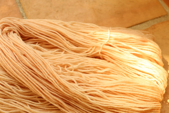 草木染のス－パ－ウオッシュメリノウ－ル100％　編みやすく、最高の手触り！　Sakura 2枚目の画像