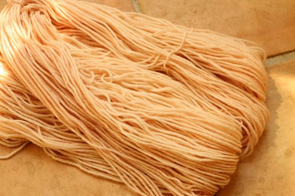 草木染のス－パ－ウオッシュメリノウ－ル100％　編みやすく、最高の手触り！　Sakura 3枚目の画像