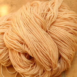 草木染のス－パ－ウオッシュメリノウ－ル100％　編みやすく、最高の手触り！　Sakura 4枚目の画像
