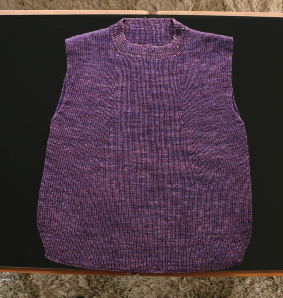 Delilah　脱ぎ着がとっても楽な手染の総ゴム編みのベスト　M size 2枚目の画像