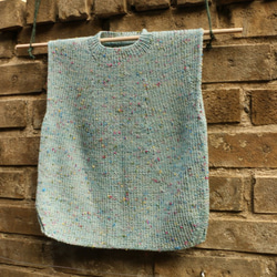 子供用のDelilah　脱ぎ着がとっても楽な草木染の総ゴム編みのベスト　Anny 3枚目の画像