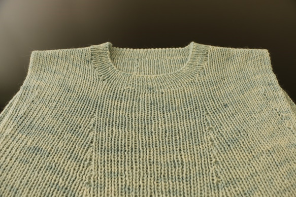 Delilah　脱ぎ着がとっても楽な草木染の総ゴム編みのベスト　Indigo　M size 再販 3枚目の画像