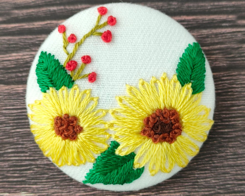 専用商品　　刺繍ブローチ 満開の桜刺繍ブローチor刺繍ヘアゴム ブローチ かなちゃん手刺繍
