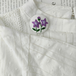 紫桔梗の刺繍ブローチ 5枚目の画像