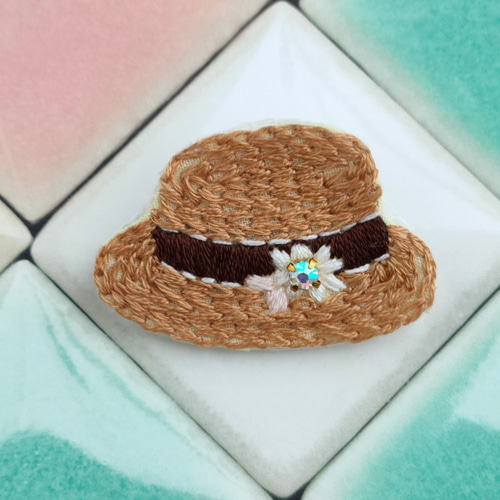 新品未使用2024ATHENA New Yorkベージュ麦わら帽子 花の刺繍付き 新品未使用2024ATHENA New Yorkベージュ麦わら帽子 花の刺繍付き 新品