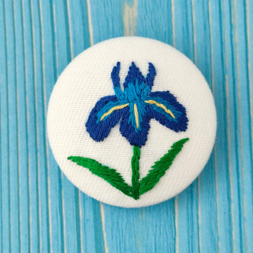 ハンドメイド刺繍ブローチ