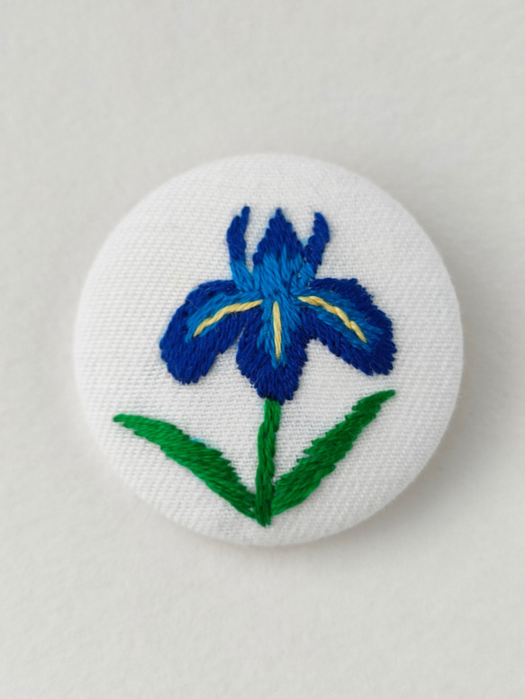 あやめ花菖蒲の刺繍ブローチ（青） ブローチ かなちゃん手刺繍