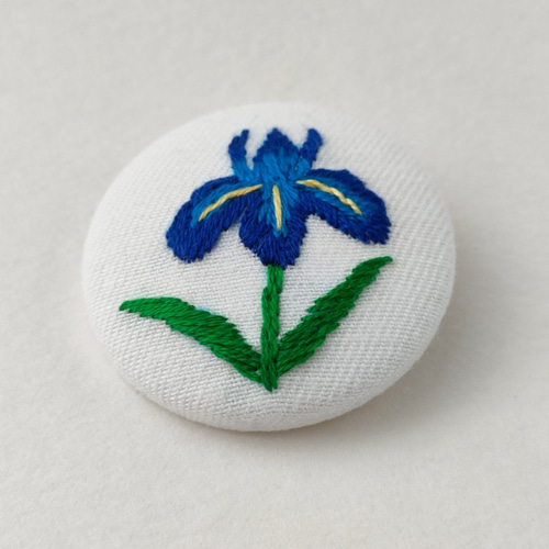 あやめ花菖蒲の刺繍ブローチ（青） ブローチ かなちゃん手刺繍