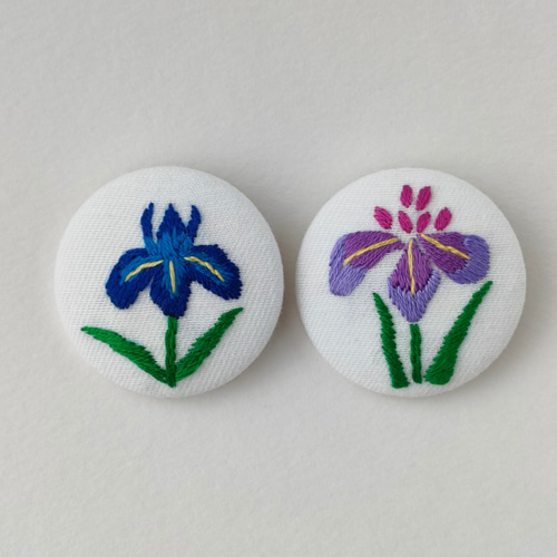 あやめ花菖蒲の刺繍ブローチ（青） ブローチ かなちゃん手刺繍