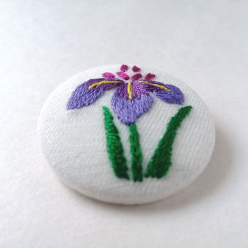 受注】あやめ花菖蒲の刺繍ブローチ（紫） ブローチ かなちゃん手