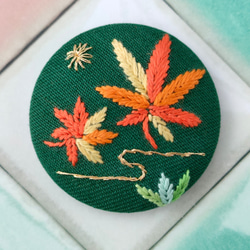 もみじの刺繍ブローチ　秋　和風 3枚目の画像