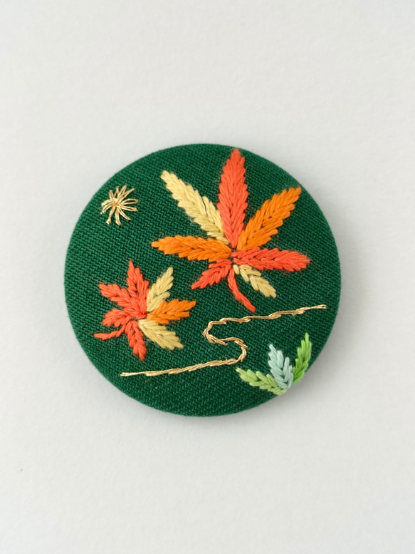 受注制作】紅葉もみじの刺繍ブローチ 秋 和風 ブローチ かな