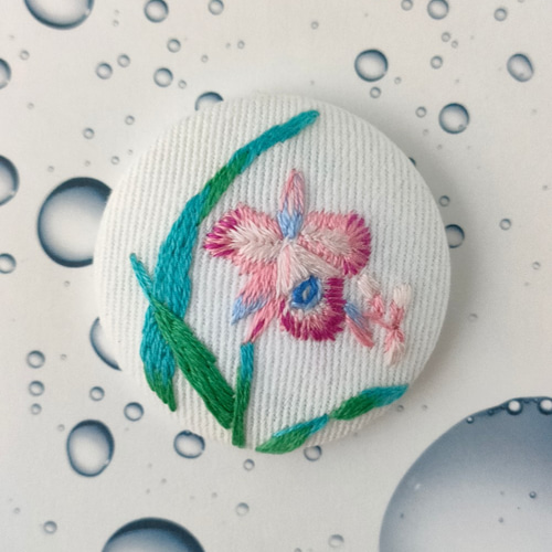 【専用】ハンドメイド　刺繍ブローチ ブローチ キャバリア 刺繍 手刺繍 ハンドメイド プレゼント 木苺