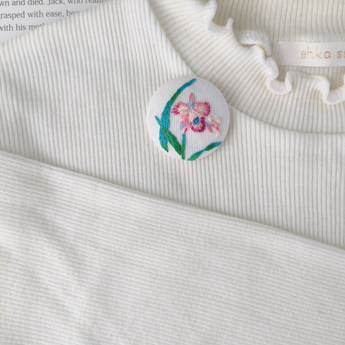 受注生産】蘭の刺繍ブローチ ブローチ かなちゃん手刺繍工房 通販