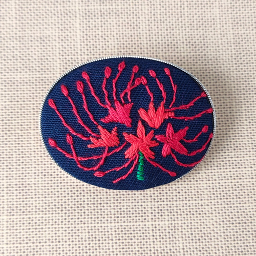 彼岸花の刺繍ブローチ ブローチ かなちゃん手刺繍工房 通販