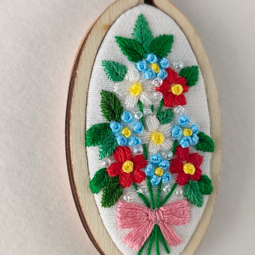 カラフル花束刺繍ブローチ ミニチュア刺繍枠 チャーム ブローチ かな