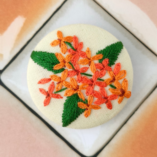 受注制作】秋にピッタリ!金木犀刺繍ブローチor刺繍ヘアゴム ブローチ