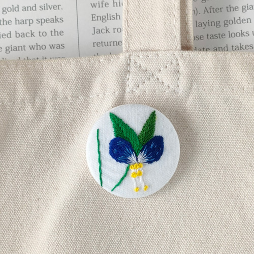 受注制作】爽やかブルーのツユクサ刺繍ブローチor刺繍ヘアゴム