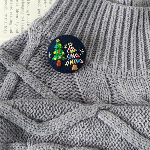 キラキラクリスマスツリー刺繍ブローチor刺繍ヘアゴム ブローチ かな