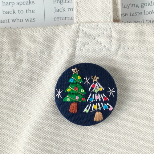 キラキラクリスマスツリー刺繍ブローチor刺繍ヘアゴム ブローチ かな