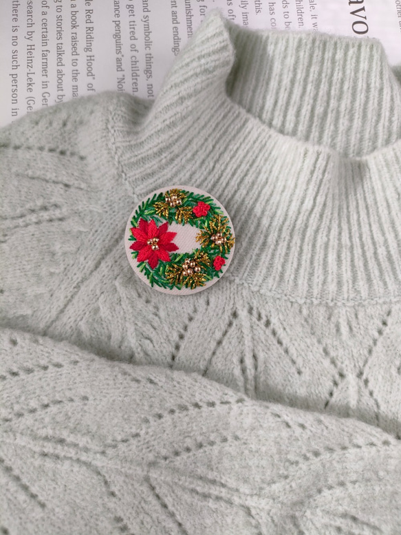 ポインセチアのクリスマスリース刺繍ブローチ（赤）or刺繍ヘアゴム　オーナメント 7枚目の画像