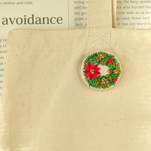 ポインセチアのクリスマスリース刺繍ブローチ（赤）or刺繍