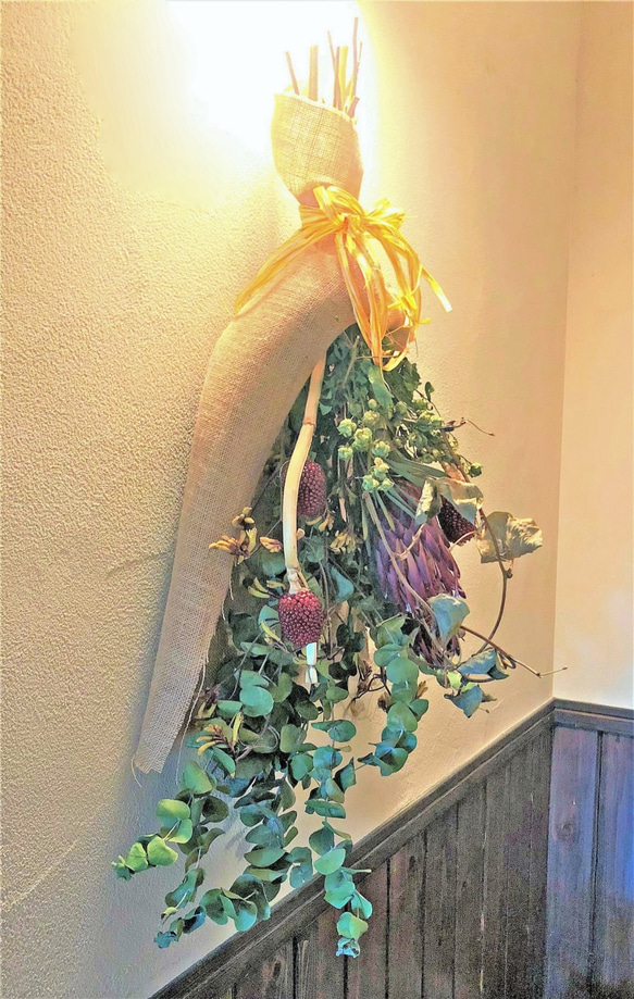 スワッグ　花束　ドライフラワー　壁掛け　ナチュラル　自然素材　ユーカリ　プロテア　サンキライ　ミニバラ　カンガルーポー 2枚目の画像