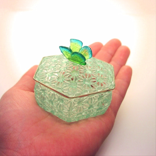 ガラスの小物入れ (グリーン) 受注制作品 その他ケース 三田木精庵
