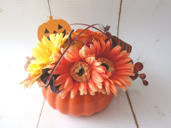 ガーベラで彩るハロウィンのアレンジメントフラワー アートフラワー