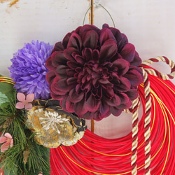連繩櫻桃紅♪現代色彩與花朵裝飾新年 第3張的照片