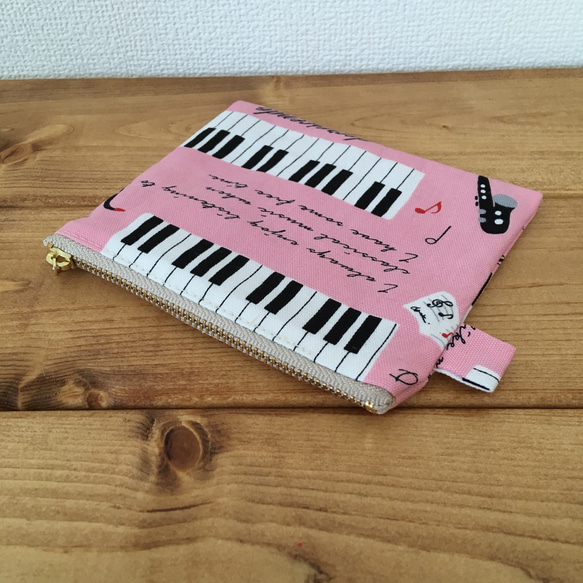 【送料無料】ミニフラットポーチ（ピンク ピアノ柄） 3枚目の画像