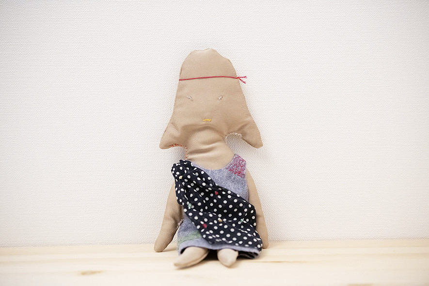 女の子の人形　水玉模様
