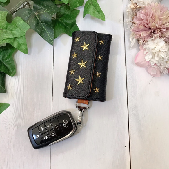 鑰匙包、鑰匙圈、鑰匙圈、鑰匙盒、卡片鑰匙 第4張的照片