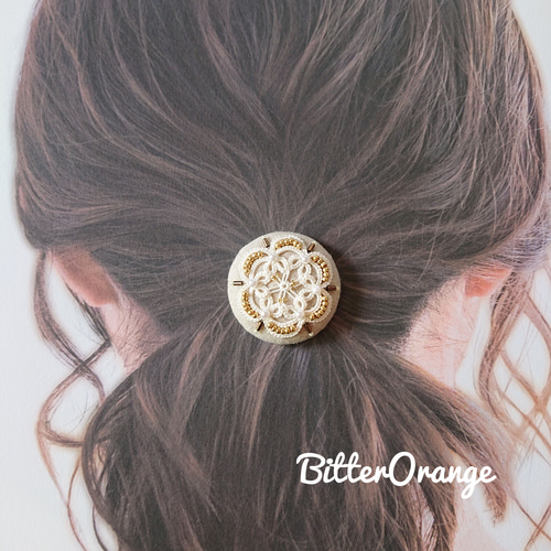 タティングレース×ビーズ刺繍で彩る金花ブローチ/ヘアゴム