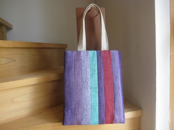 葛麻手染め布　つなぐnanairo-fabric 縦型スクエアト－トバック（紫陽花） 2枚目の画像