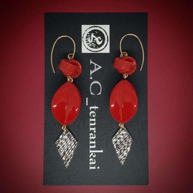 赤と銀のピアス