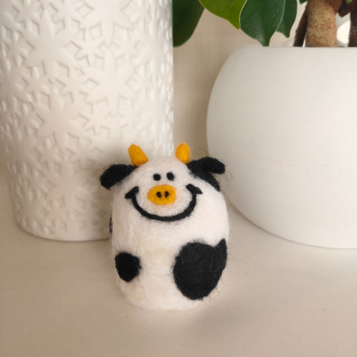 羊毛フェルト:うし 牛 丑年 羊毛フェルト tutumikomu 通販 11352593