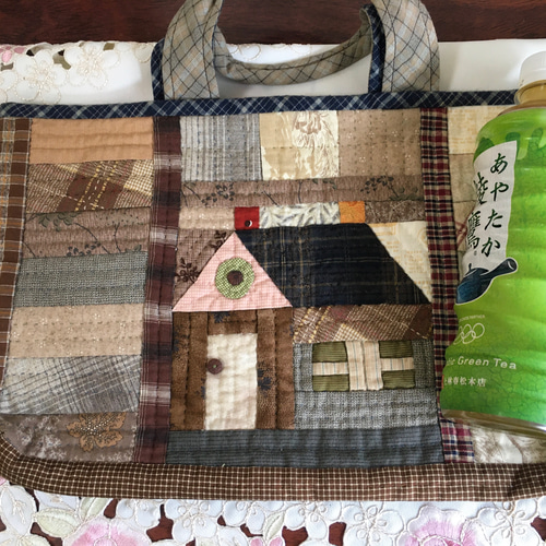 送料無料】おうちが可愛いパッチワークキルトのバッグ ハンドバッグ